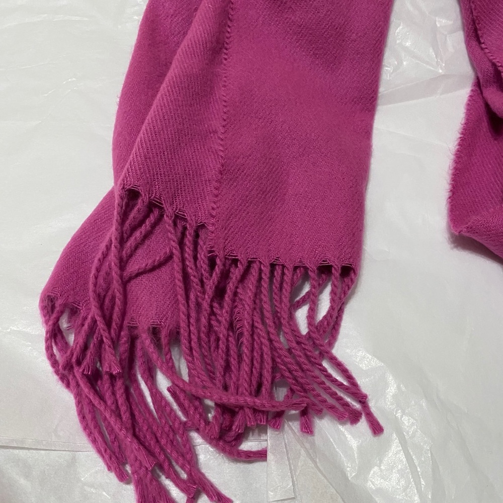- New scarf - Picture 4 of 6